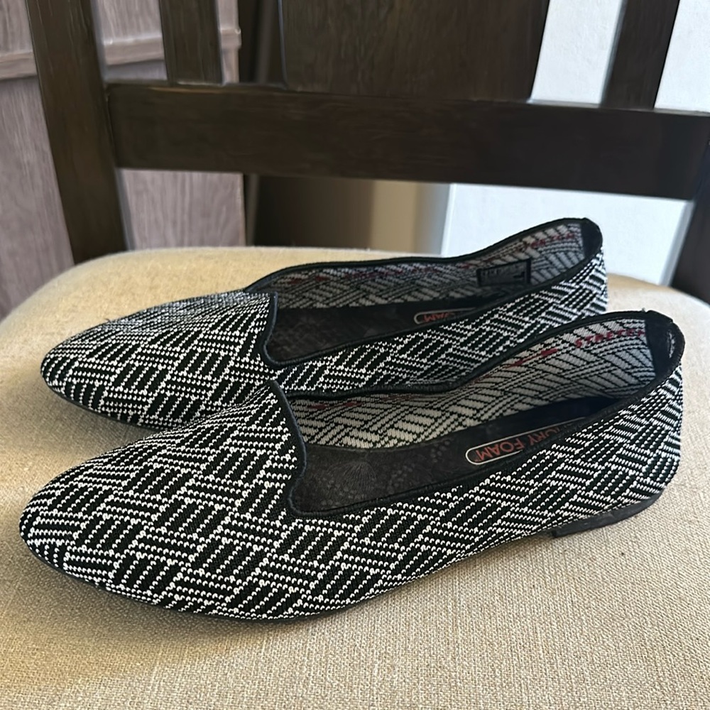 Skechers Women’s Cleo Huntington Knit Slip On Flats Black White Size 7